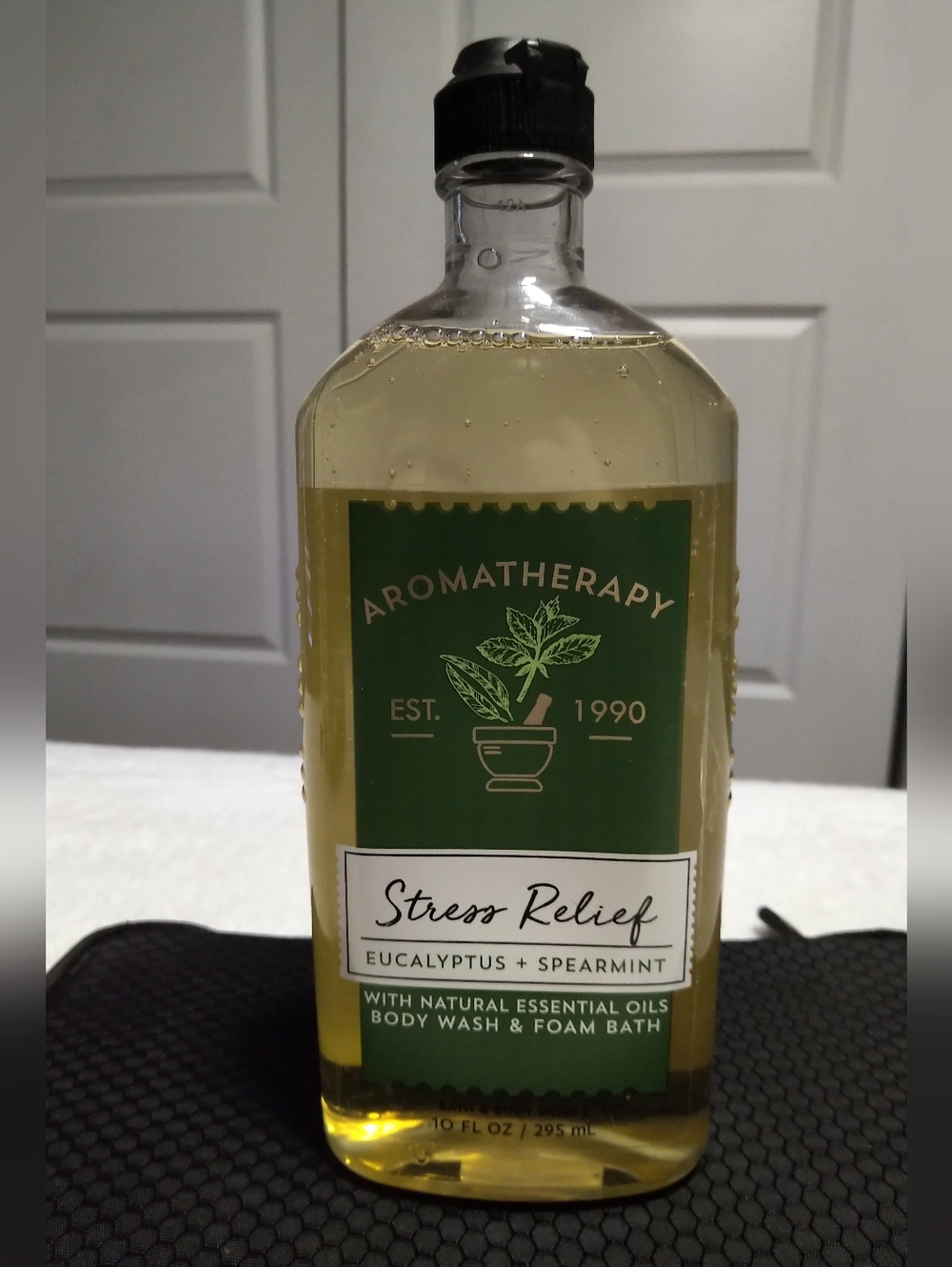 Bath & Body Works Aromatherapy Stress Relief Eucalyptus + Spearmint Body Wash